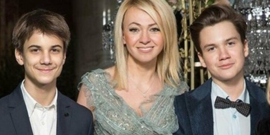 Известные женщины, которые для чужих детей стали мамами.