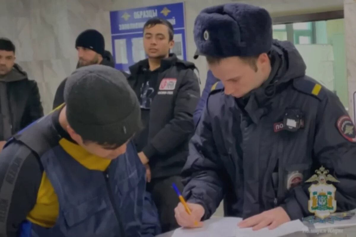    Процессом занимаются сотрудники Росгвардии, полицейские и судебные приставы.