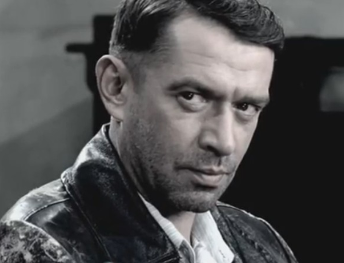 Владимир Машков в роли "Давида Гоцмана". Источник - https://www.kino-teatr.ru/kino/movie/ros/3486/foto/i6/433369/