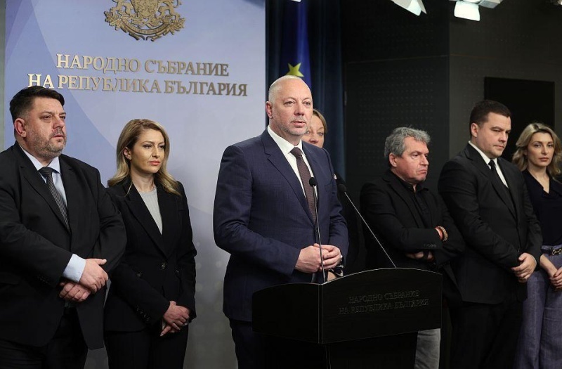    В Болгарии на фоне протестов премьер-министр и правительство подали в отставку