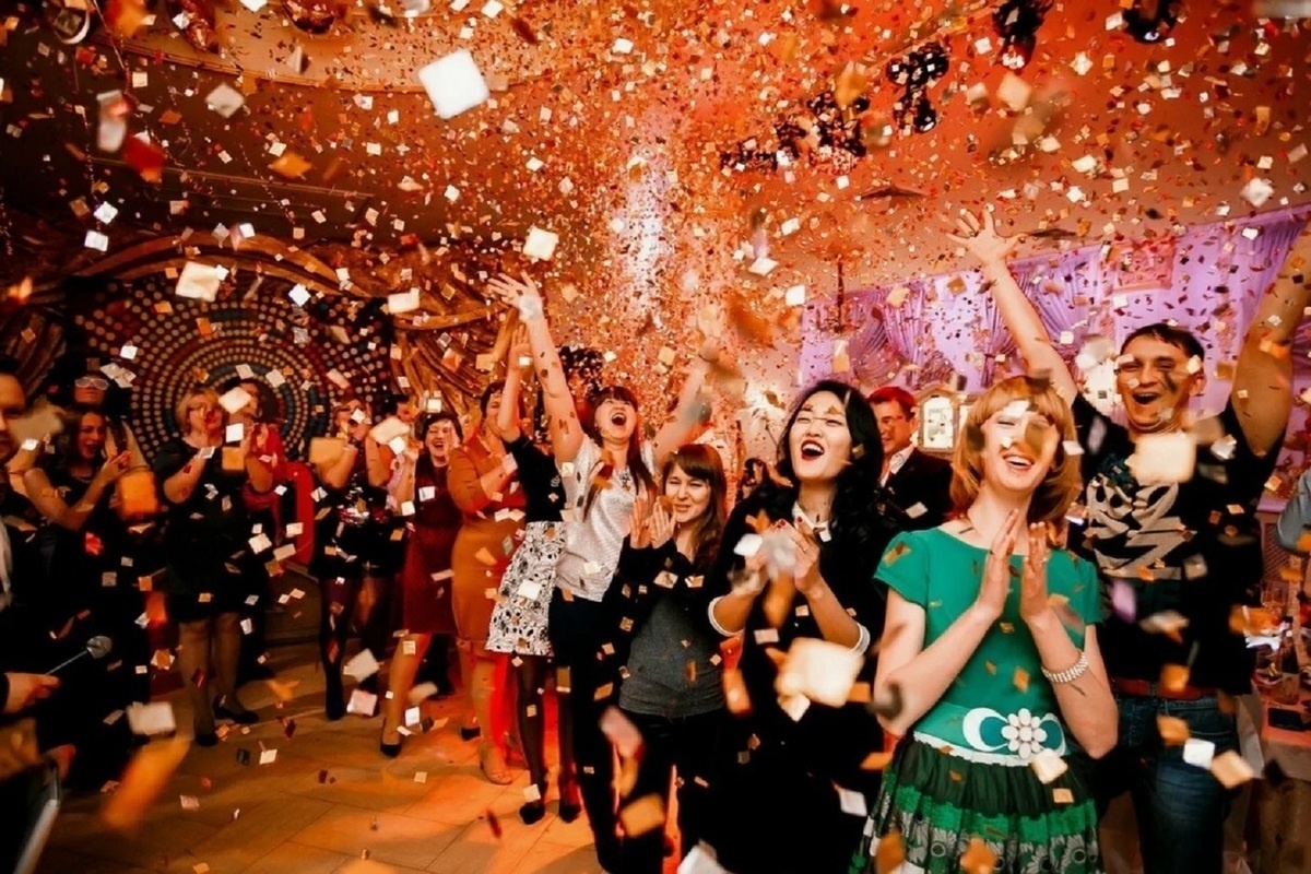 Источник: https://yar.mk.ru/social/2024/12/09/vedushhie-didzhei-fotografy-yaroslavcy-gotovyatsya-k-novogodnim-korporativam.html?fromtg=1