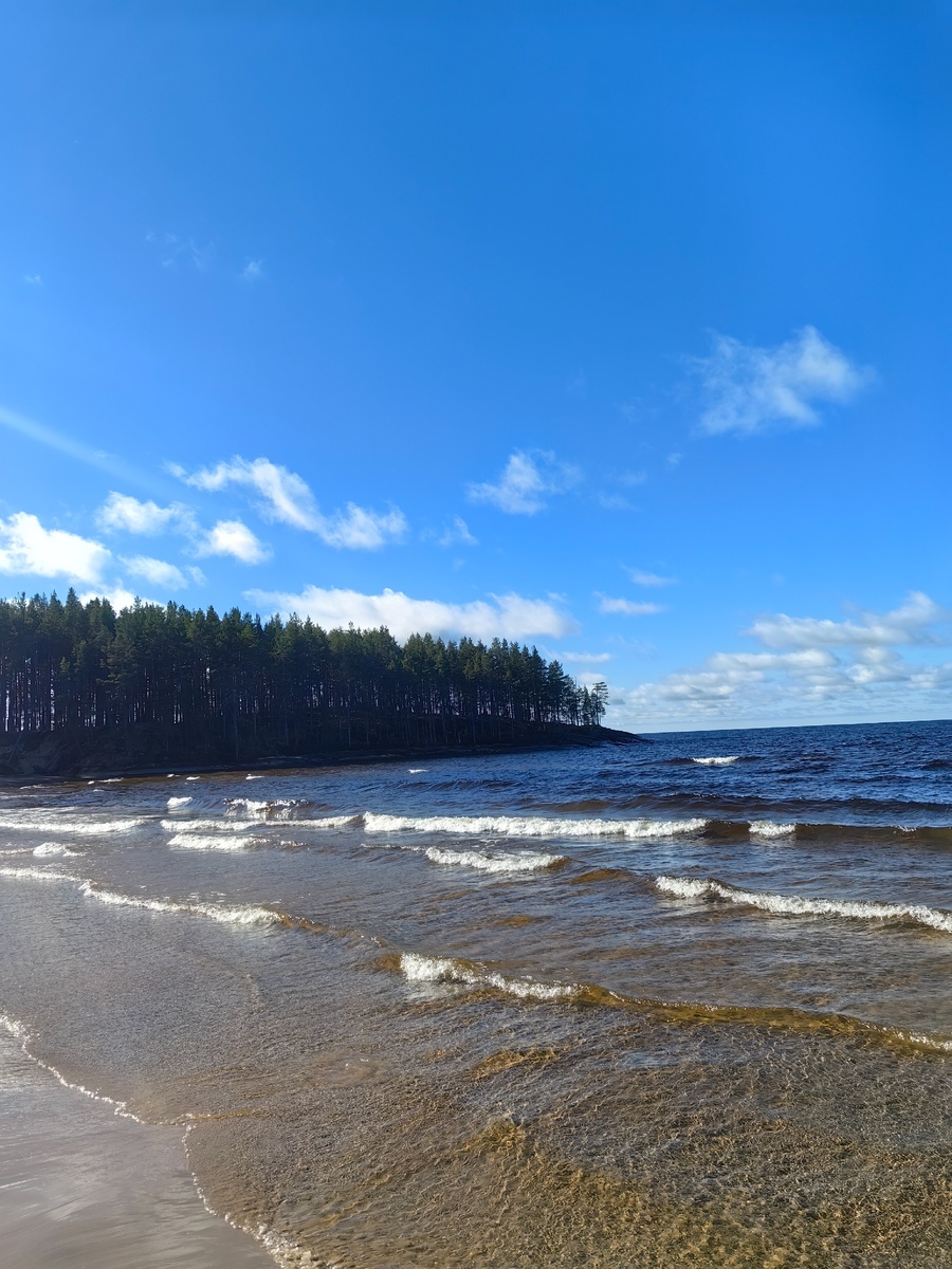 Озеро в этот день было штормовое.