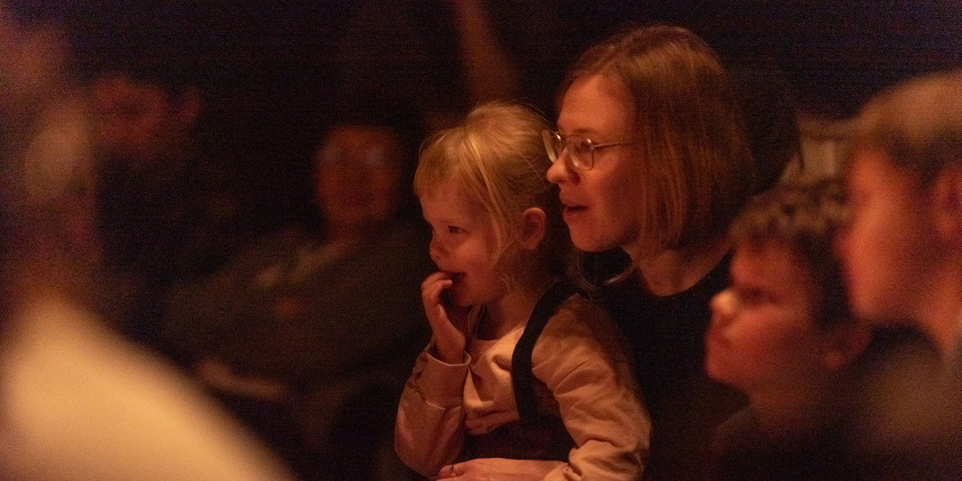 Эксперт объяснила важность беби-спектакля для родителей и детей