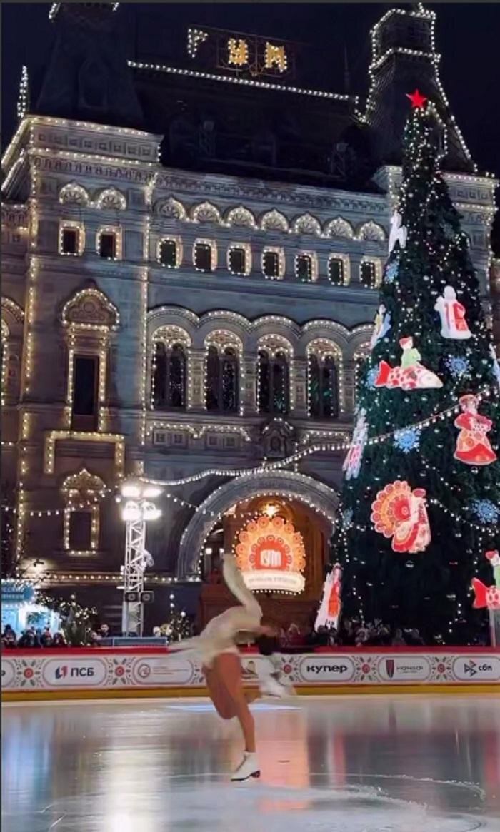     Анна Щербакова. ГУМ-каток. Импровизация. 11.12.2025 Фотография взята из открытых источников.