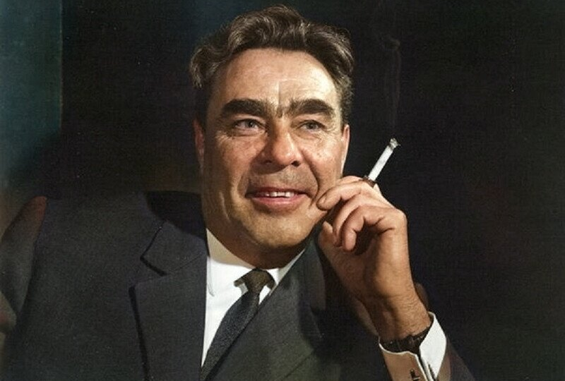 Курильщики у власти в СССР: что курили самые известные правители в Советском Союзе?