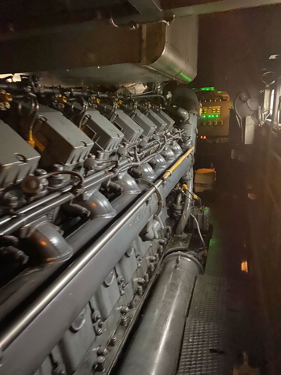 Дизель-генераторная установка 18 - 9ДГ тепловоза 2ТЭ25КМ.