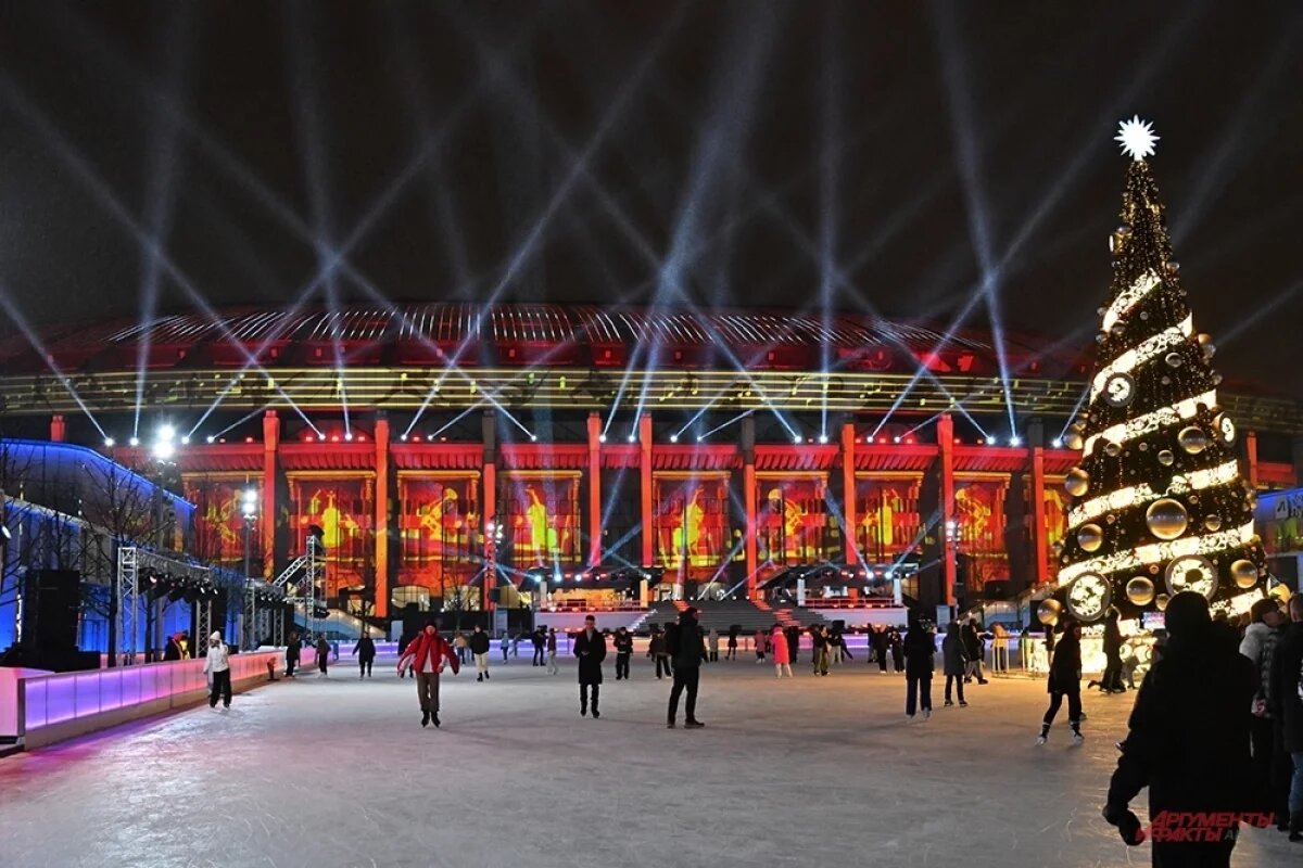    Сергей Собянин открыл мультимедийный каток в «Лужниках».