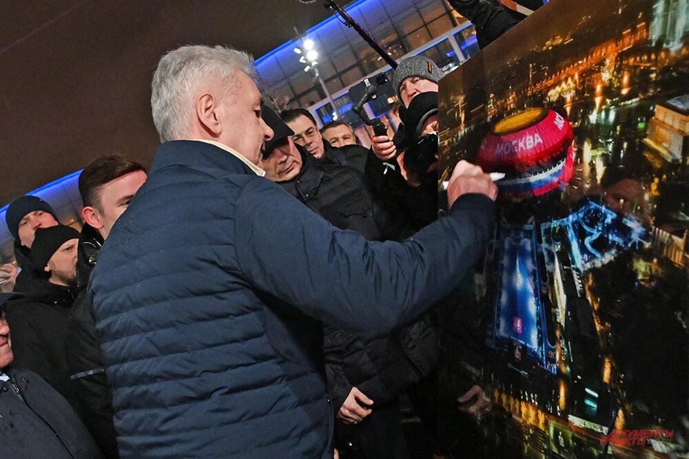    Сергей Собянин на открытии катка. Фото: АиФ/ Эдуард Кудрявицкий