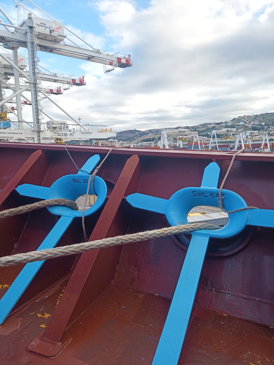 Швартовные клюза в работе