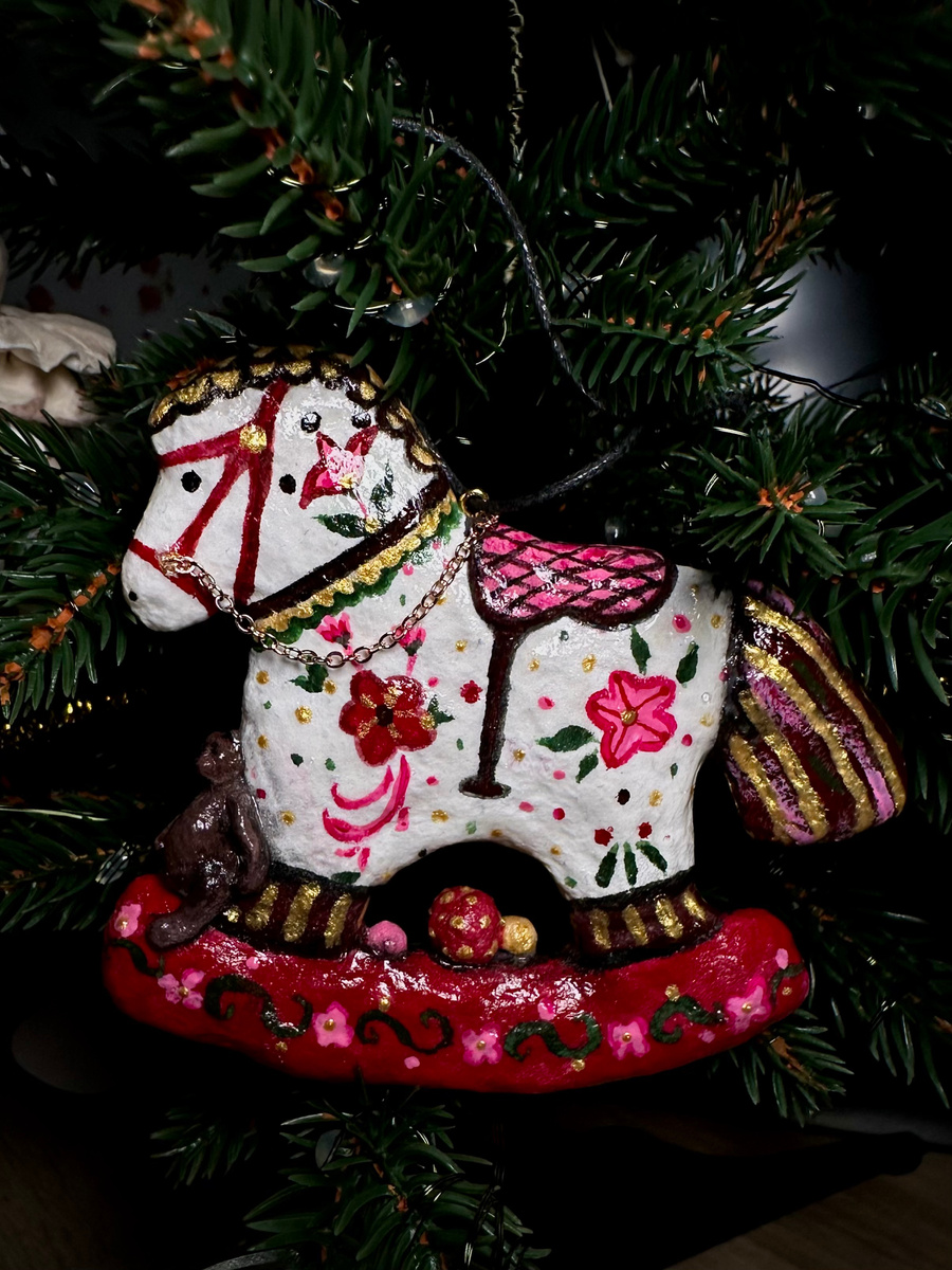 Фарфоровая лошадка из ваты