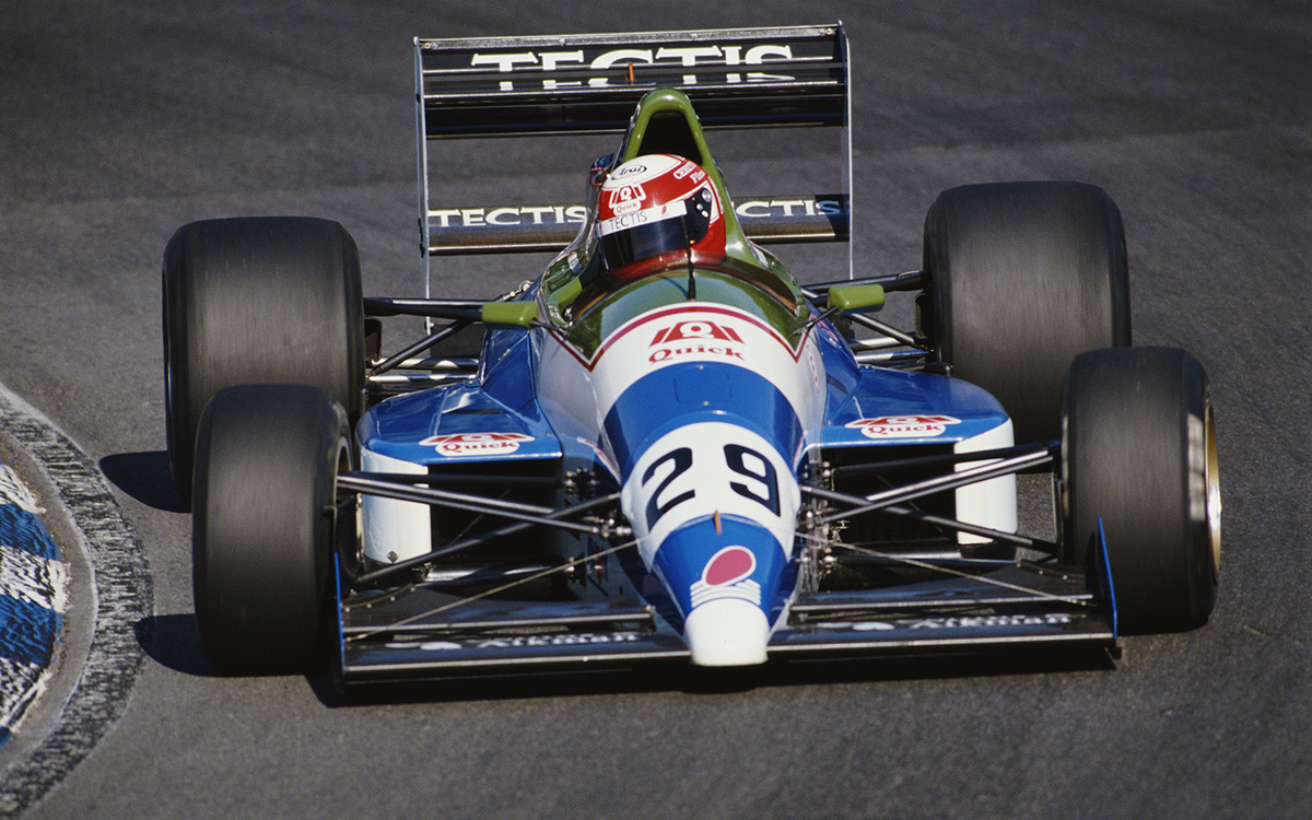 Darrell Ingham / Getty Images📷Поль Бельмондо во время гонки чемпионата FIA International F3000 20 августа 1989 года на трассе Брэндс-Хэтч в Фокхэме, Великобритания