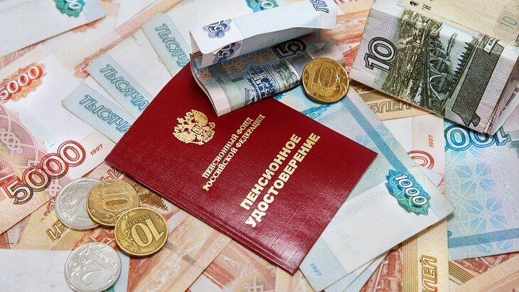 "Одна цифра в дате рождения лишила пенсии: как исправить ошибку в трудовой книжке через суд"