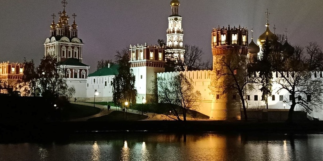 В Новодевичьем монастыре