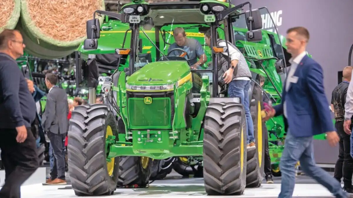 Фото: Марк Пасвир / Mark Pasveer / trekkeronline.nl
Прототип электротрактора John Deere на выставке Agritechnica 2025