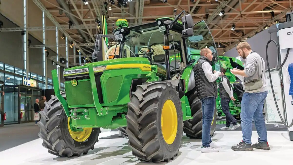 Фото: Марк Пасвир / Mark Pasveer / trekkeronline.nl
John Deere показал прототип электротрактора на выставке Agritechnica 2025