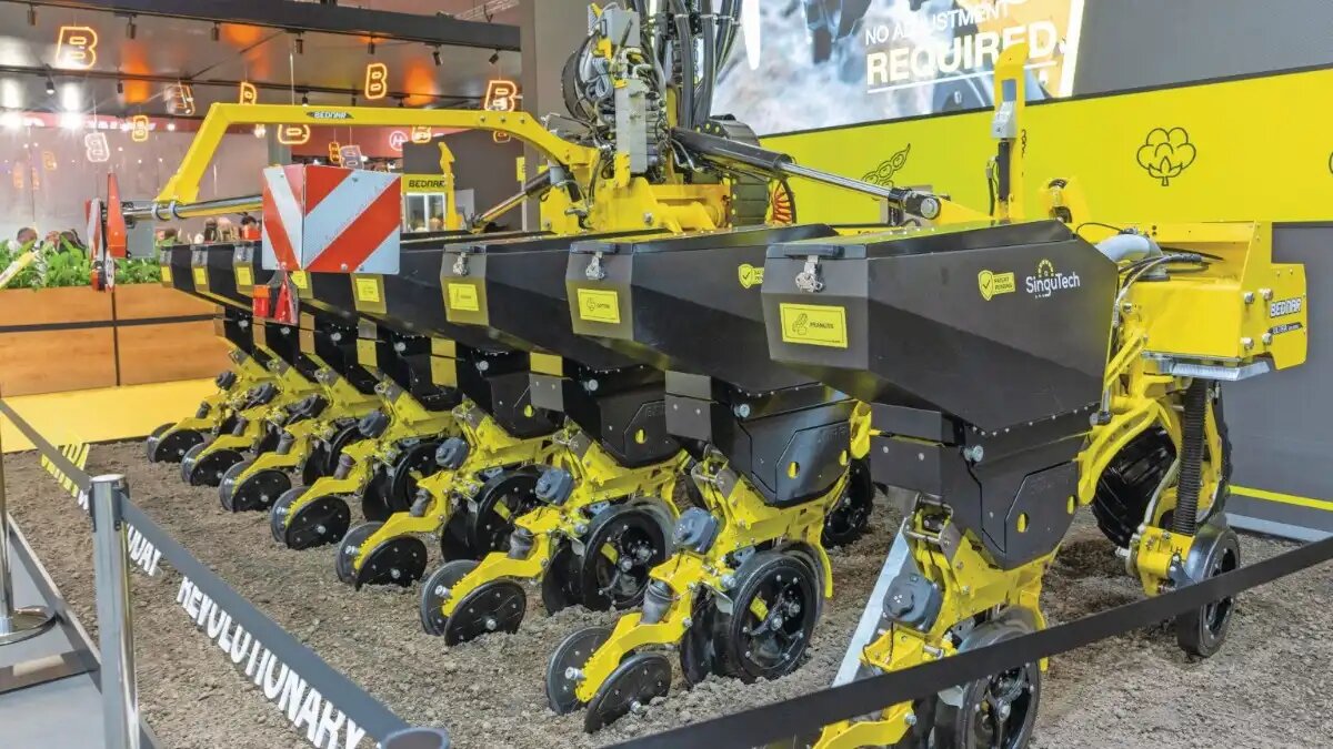 Фото: © Mark Pasveer / trekkeronline.nl
Новая сеялка точного высева Ultra UN от Bednar