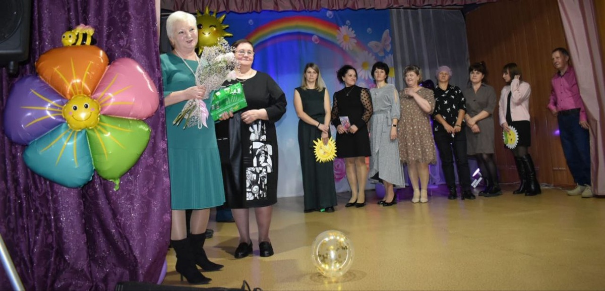 С юбилеем поздравляет одна из первых выпускниц детского сада Лилия Аркадьевна Сысоева