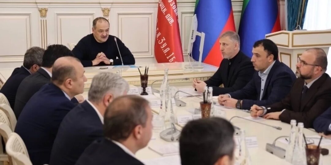 Меликов и Ломакин решили летом 2026 года запустить водовод в Дагестане