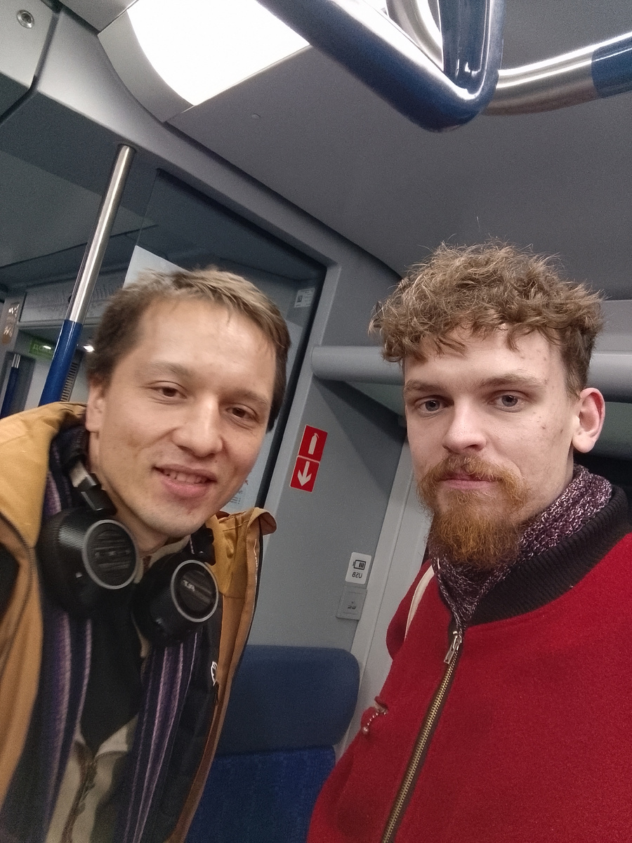 Это с Ваней, давним знакомым, встретились в элке