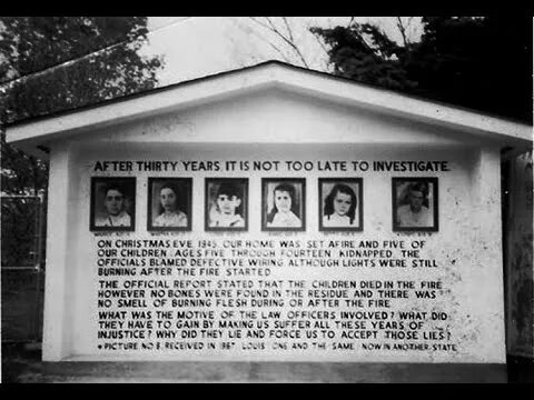 Плакат, повешенный родителями у дороги.