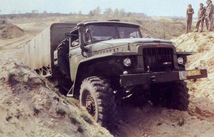 Урал-375 не знает равных.