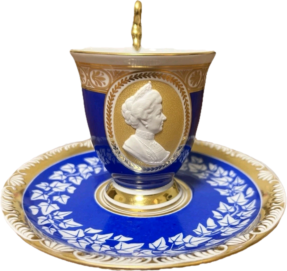 Королевская Фарфоровая Мануфактура в Берлине (KPM Berlin)​KPM Berlin (нем. Königliche Porzellan-Manufaktur Berlin) — одна из старейших и самых престижных фарфоровых мануфактур в Европе, известная своим безупречным качеством и художественным дизайном.​🌟 Начало Мануфактуры​История KPM началась не сразу с королевского вмешательства, а прошла через несколько этапов: