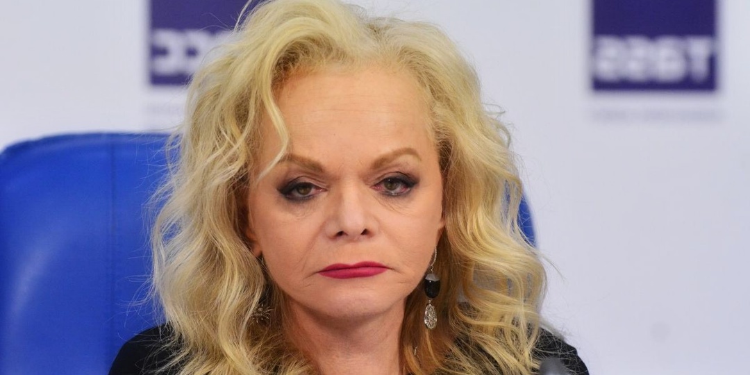 Долину отменили на всех новогодних корпоративах (карма ударила ее по башке). 10 млн ушли к другой, а Лариса кусает локти в своей квартире