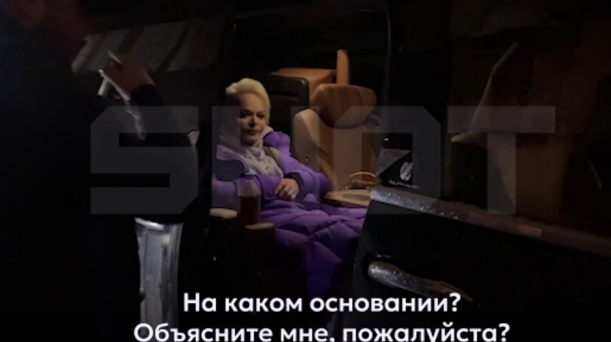 Долина села в чёрный минивэн и исчезла