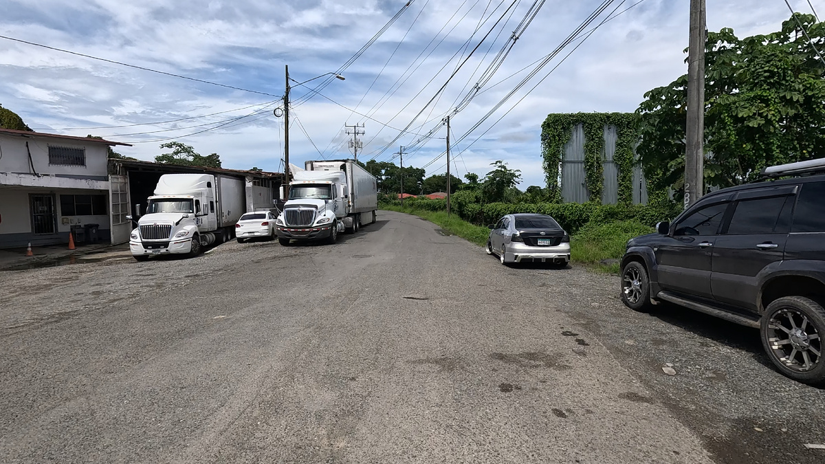 Так выглядит "трасса" до границы