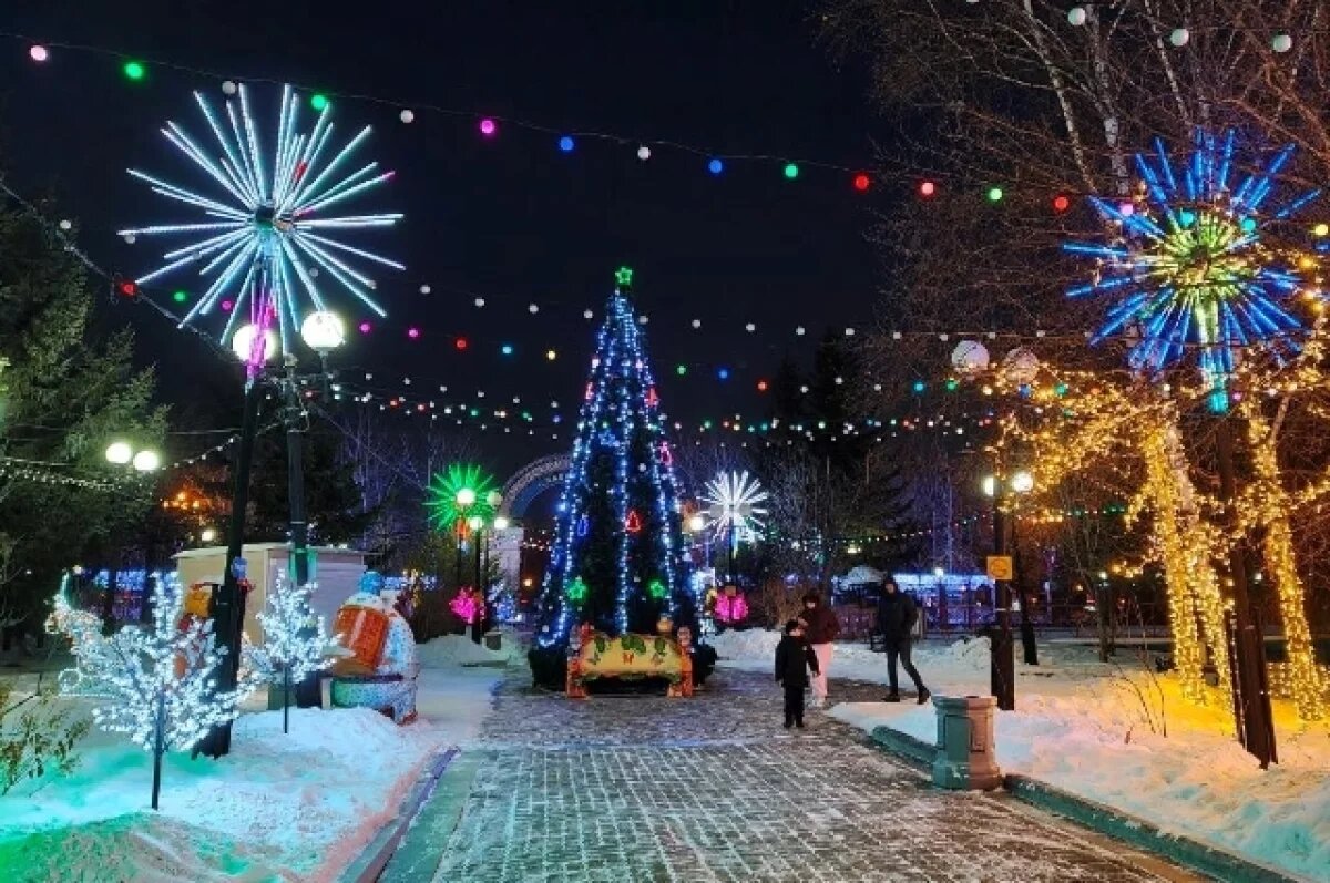   В Хабаровске готовят праздничные городки к Новому году