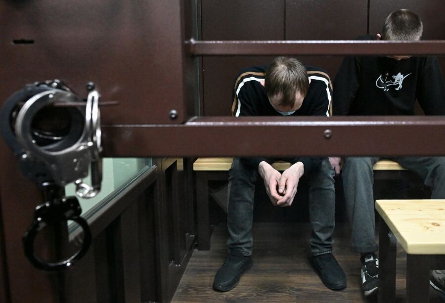    Фигуранты по делу о мошенничестве с квартирой певицы Ларисы Долиной в Балашихинском городском суде / Источник: © Кирилл Каллиников/РИА Новости