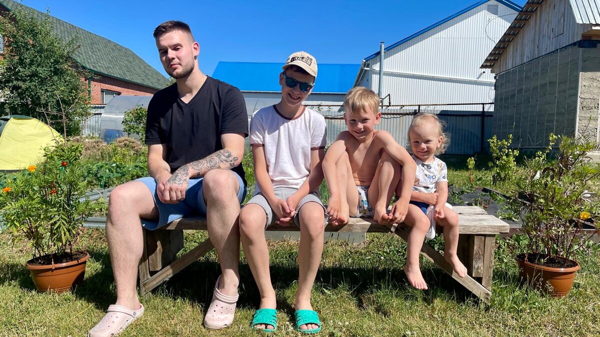 Тут уже все четверо в наличии 😁