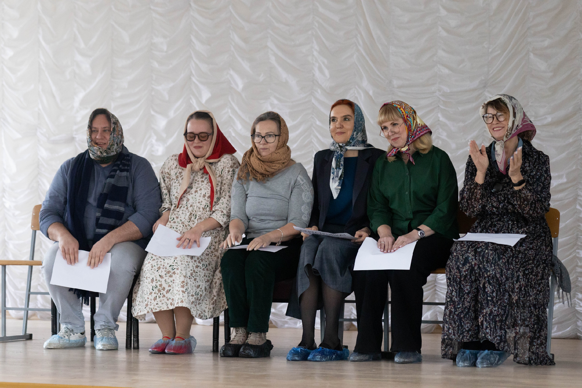 На сцене — преподаватели факультета журналистики ЧелГУ