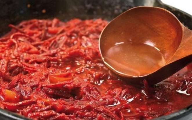 Первое правило “зажарки” для борща - и как ее улучшить: 3 совета шеф-поваров. Чтобы не свекольные щи, а истинный борщ - идеальный