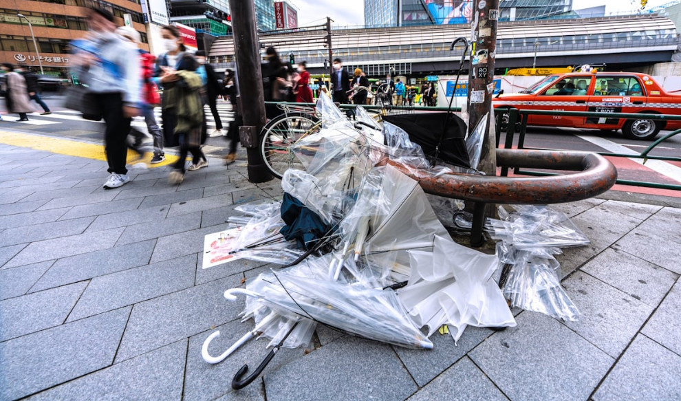 Я не уверена, что все эти зонтики - мусор туристов