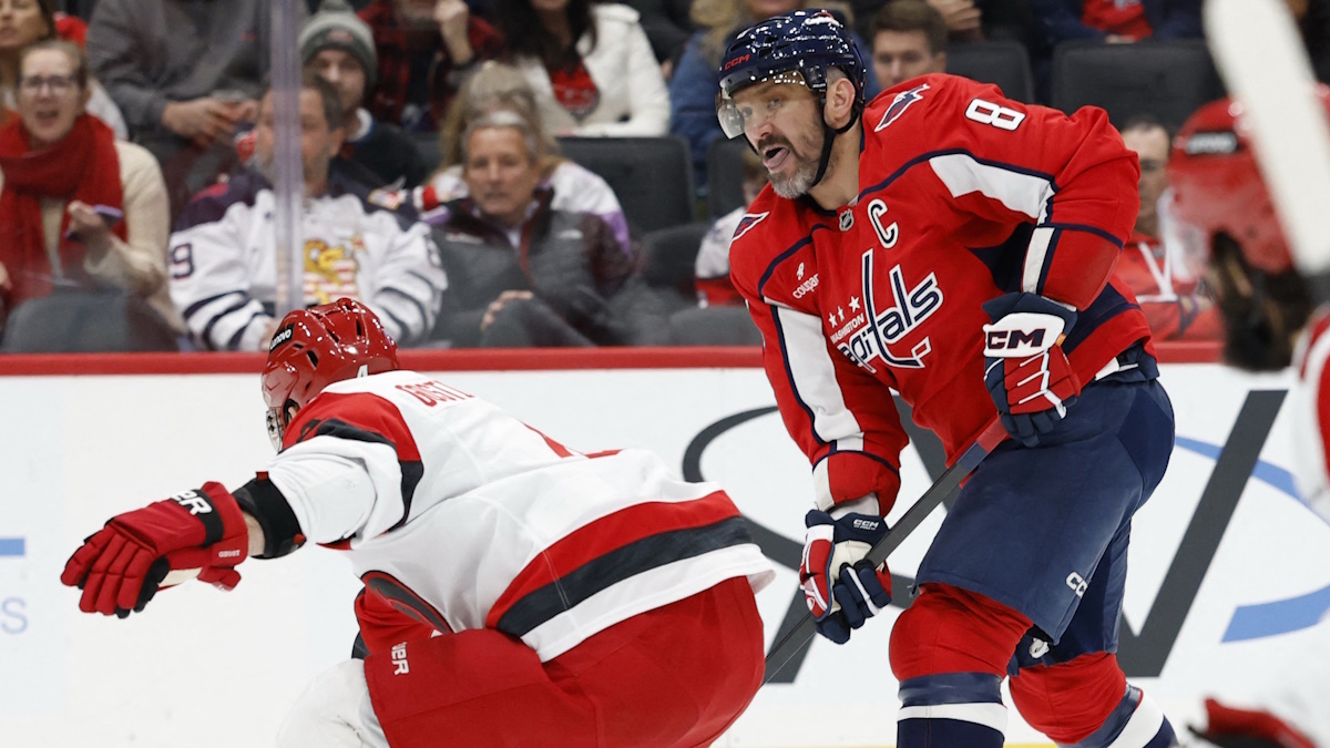    Александр Овечкин в матче против "Каролины". Фото: REUTERS