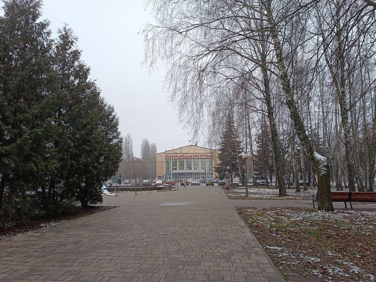 Плотным белым слоем лежал ☹️