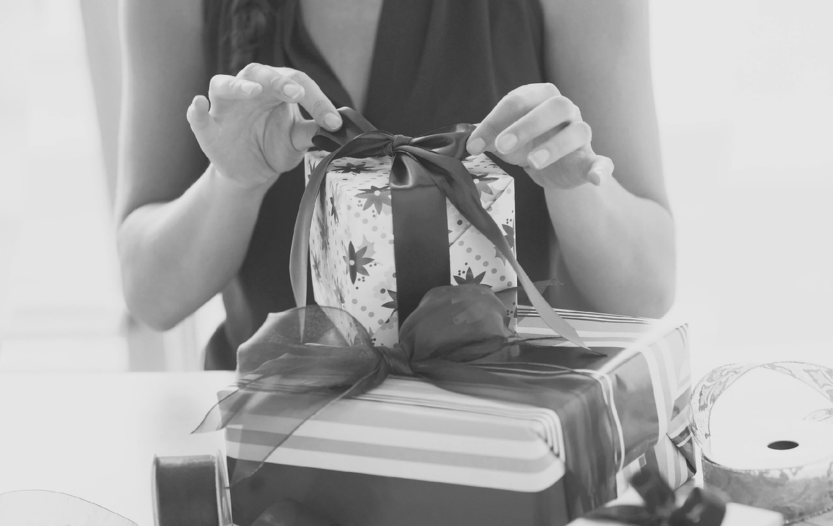 С любовью к каждому ,Наташа Эльберг- более 25 лет непрерывно практикующий энергопсихолог, кризисный психолог, синестет, автор книг-бестселлеров , автор методики ментальной трансформации и коррекции любых жизненных ситуаций с помощью специальных энергетических практик. Автор - мастер энергетического таро