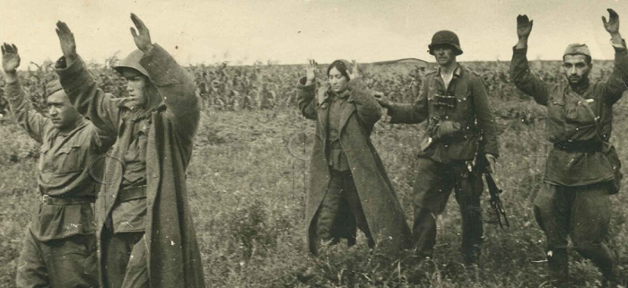 Попавшие в плен красноармейцы