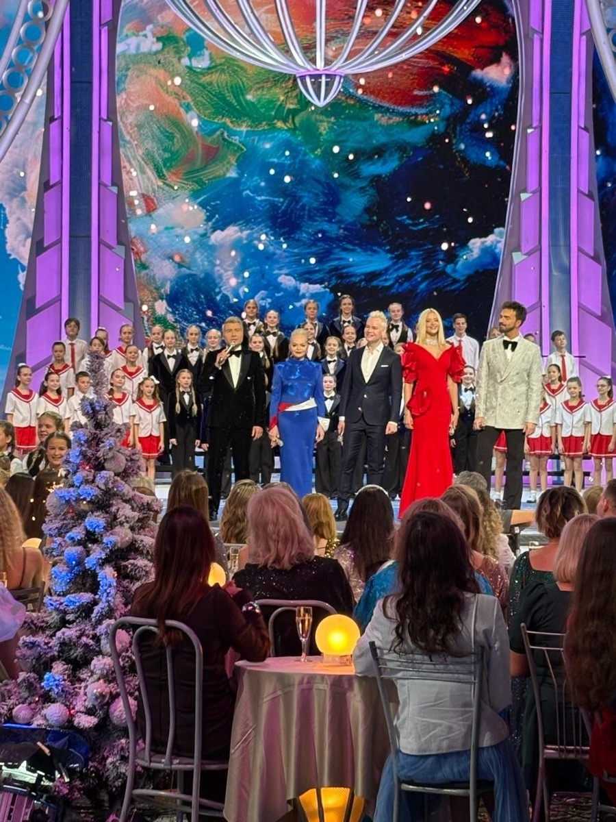    Николай Басков, Лариса Долина, SHAMAN, Александра Воробьева, Александр Панайотов и большой детский хор Телерадиоцентра «Орфей» на записи песни «Желаю тебе, Земля моя!» на съемках «Новогоднего голубого огонька-2026».