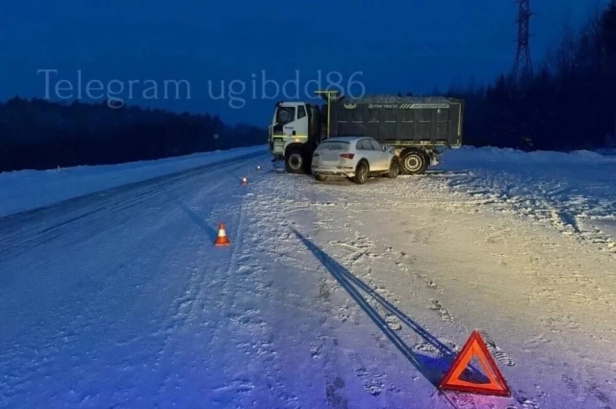    В Сургуте в аварии с грузовиком пострадал водитель легковушки