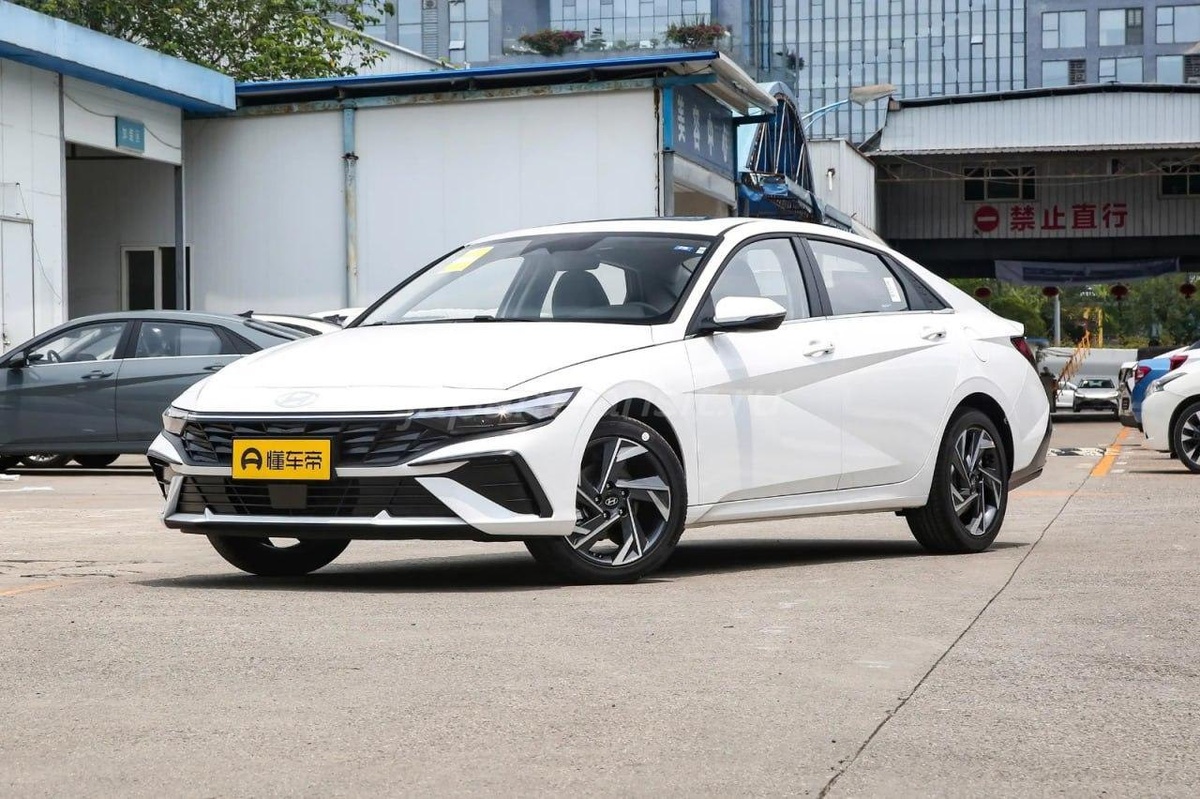 Hyundai Elantra. Источник: скриншот из Телеграмм канала "Япония Транзит"