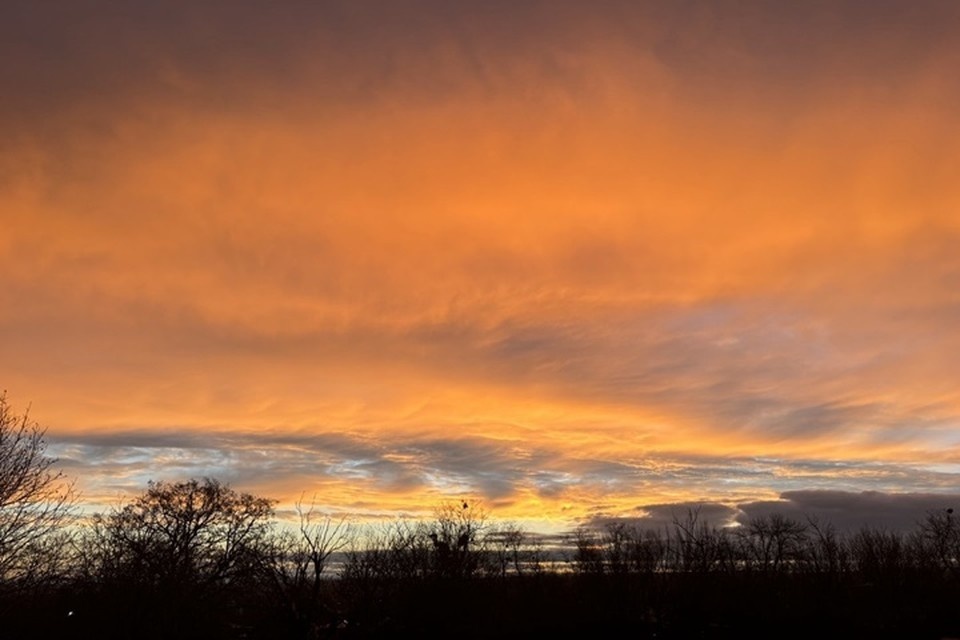    Рассвет в Северском районе Кубани Евгения ОСТРАЯ
