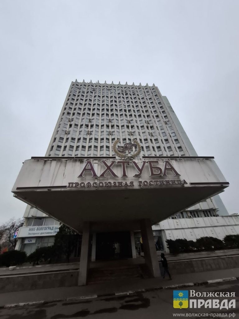     Света нет, арендаторов выгнали: «Ахтубу» в Волжском опечатали по решению суда на 60 дней
