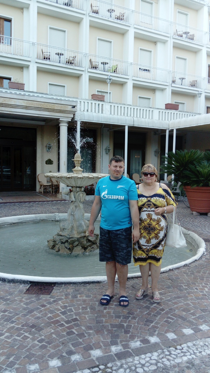 Перед нашим отелем