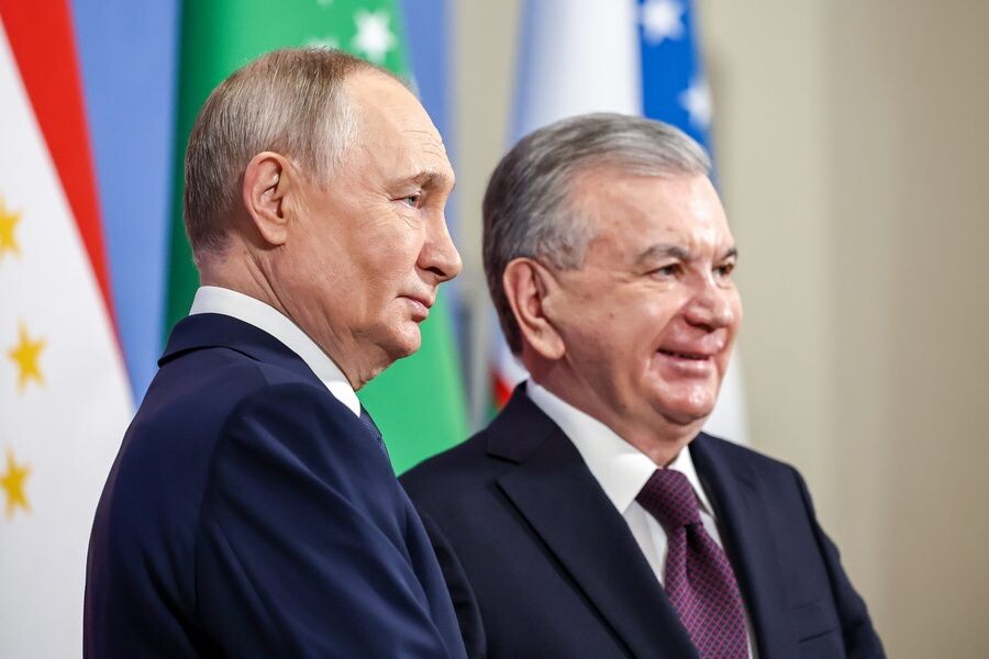    Президент России Владимир Путин и президент Узбекистана Шавкат Мирзиёев / Источник: © Александр Казаков/пресс-служба президента РФ/ТАСС