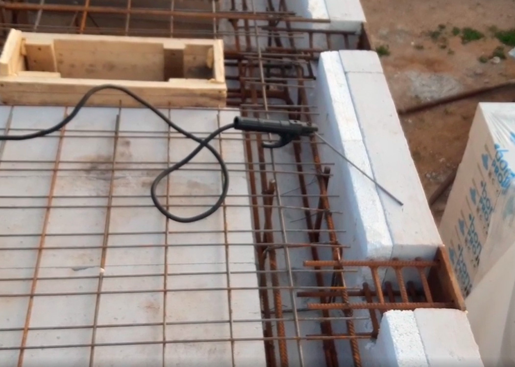 закладные под навес в плите перекрытия