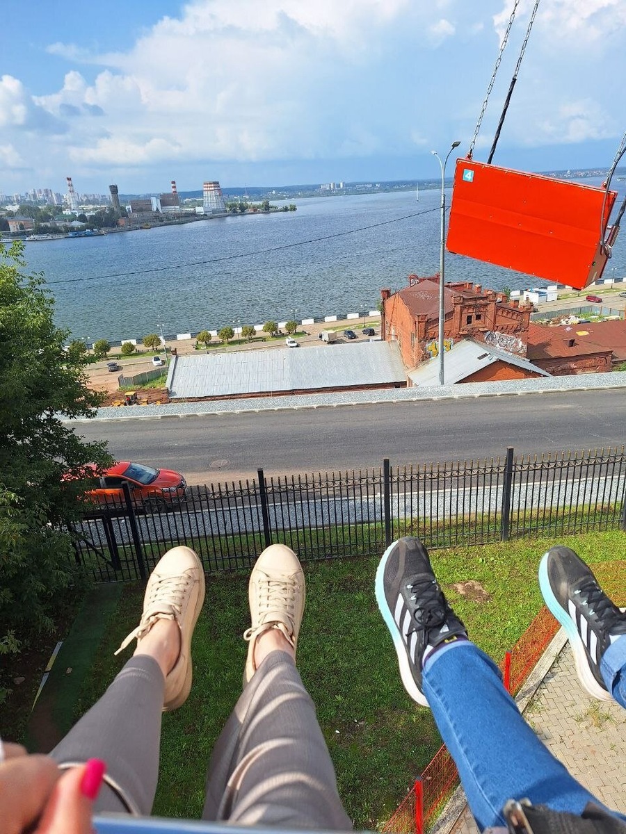 Вид с карусели у набережной в Ижевске.