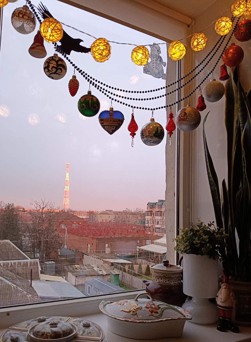 Остальное останется в тени ещё буквально на несколько коротких минут!