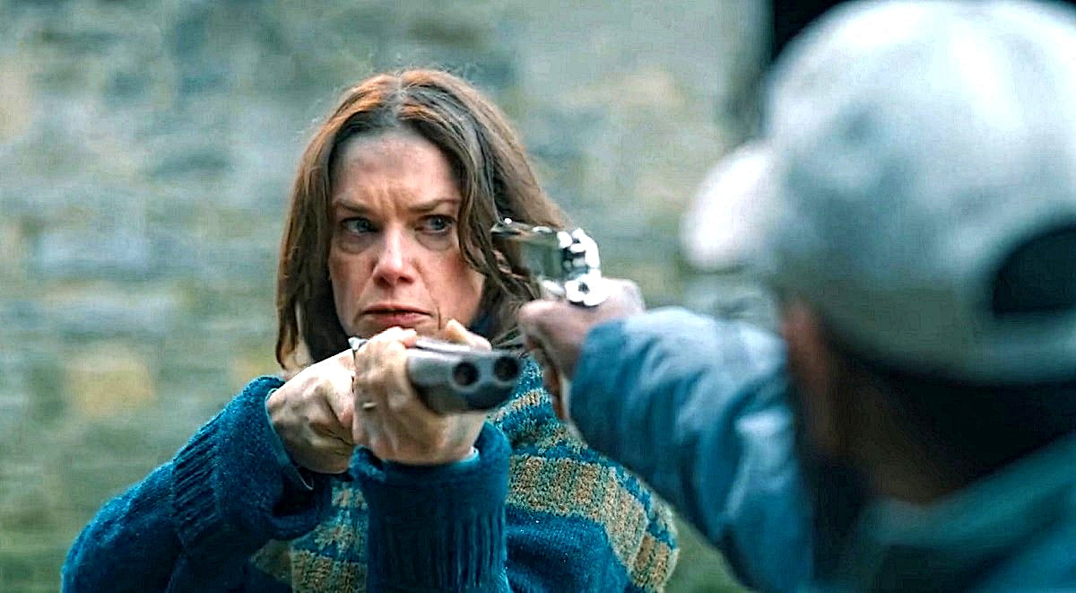 Предвидя критику этой милой леди фанатами-оружейниками: нет-нет, все "ошибки" в данной сцене - не ошибки, а часть сюжетного ПЛАНА. Всё получит своё объяснение и развязку. 